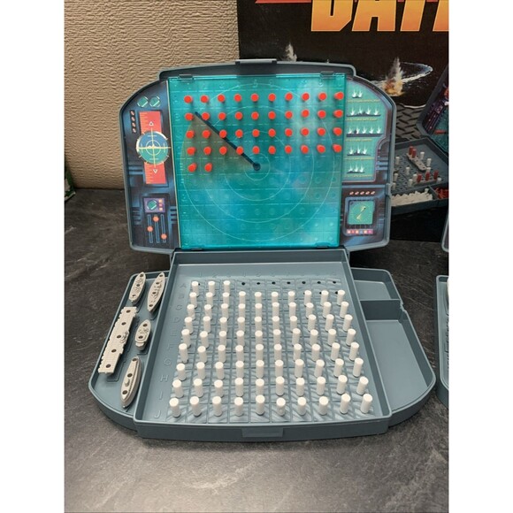 Vintage 1998 Battleship Game The Classic Naval Combat Game Milton Bradley Hasbro - Picture 4 of 14